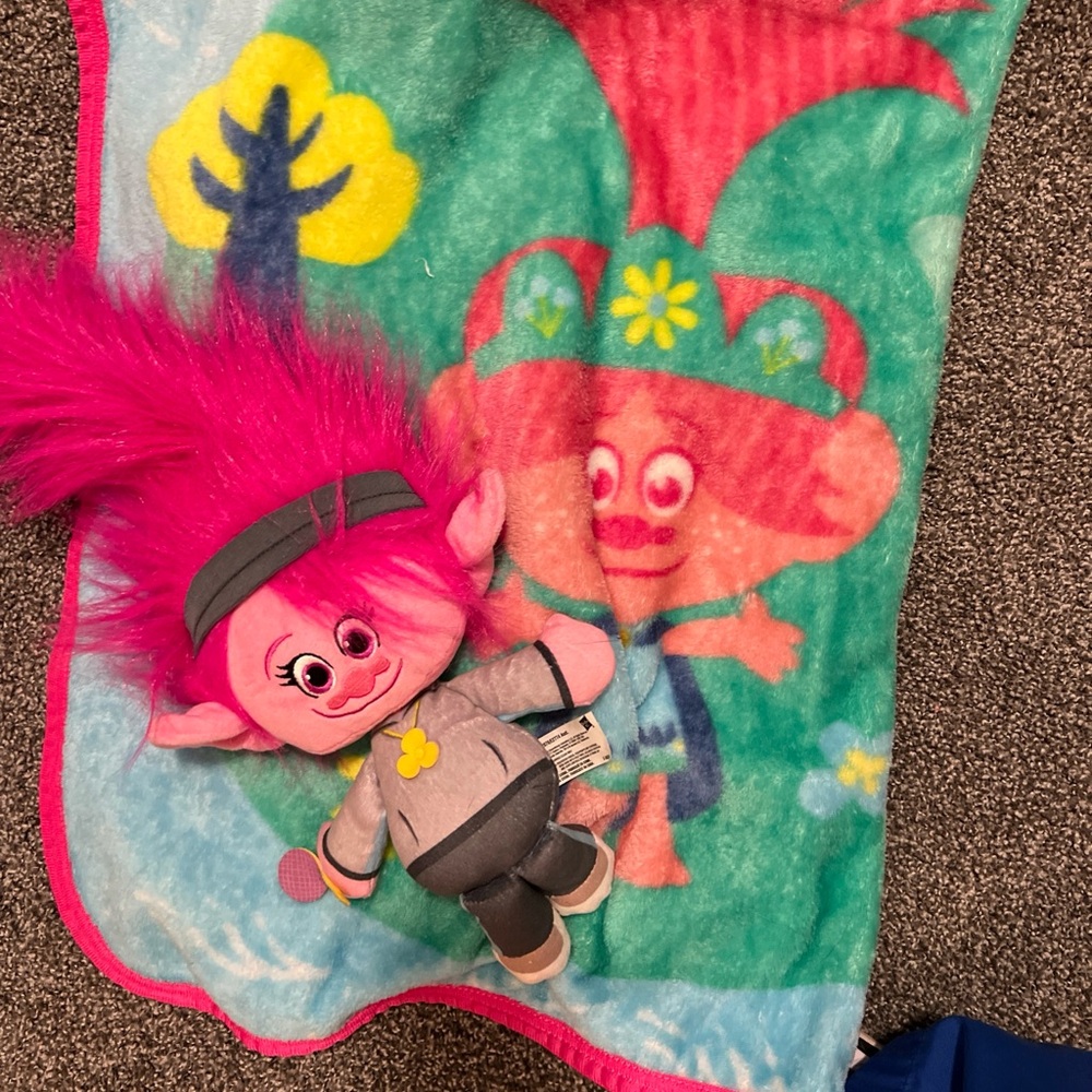 Dreamworks Trolls ~ 17-INCH POPPY PLUSH DOLL ~ Stylin' Hair Series W/ Blanket